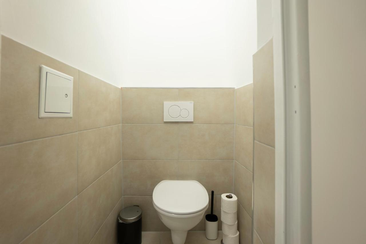Modern Apartment With A Balcony Near Belvedere Виена Екстериор снимка