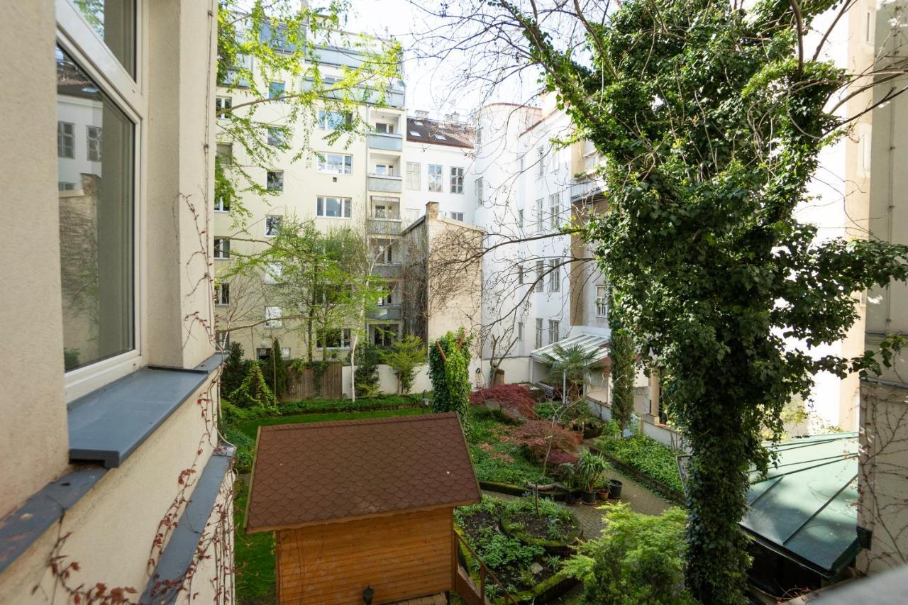 Modern Apartment With A Balcony Near Belvedere Виена Екстериор снимка